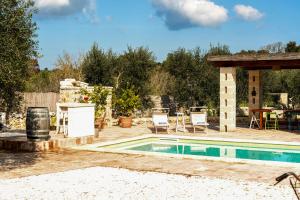 Bazén v ubytovaní IL Trullo Di Mamma Lucia-Luxury Villa alebo v jeho blízkosti