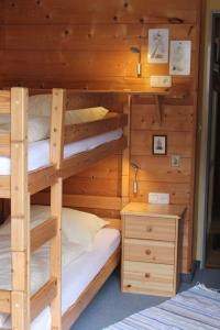 a bedroom with two bunk beds and a desk at Ferienapartmenthaus Hubertushof in Mittenwald