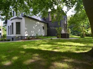 a house with a large yard with green grass at Ferienwohnung Tannen Suite in Waren