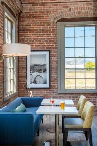 Hampton Inn Petaluma, Ca的休息区