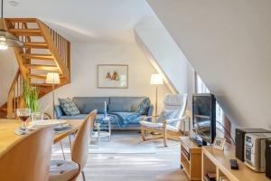 Posezení v ubytování Achtern Diek Haus 13b Wohnung 6