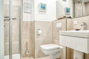 Koupelna v ubytování Achtern Diek Haus 13b Wohnung 6 + 24 fotografií