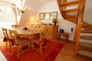 a dining room with a table and chairs at Achtern Diek Haus 13d Wohnung 6 in Müggenburg