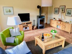 Μια τηλεόραση ή/και κέντρο ψυχαγωγίας στο Straminke 4b Wohnung Strandläufer