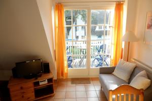 Χώρος καθιστικού στο Achtern Diek Haus 8 Wohnung 4