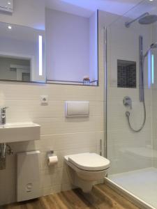 Koupelna v ubytování Achtern Diek Haus 13b Wohnung 3 + 17 fotografií