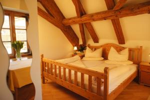 Postel nebo postele na pokoji v ubytování Hotel zur Post