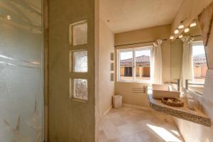 a bathroom with a sink and a window at Relaxing BaiaDeBahas 2BedApt T6 sleeps 6 persons in Marinella +18 photos