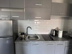 Kuchyň nebo kuchyňský kout v ubytování Ośrodek Ustronie w Myczkowcach
