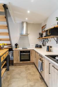 Kuchyň nebo kuchyňský kout v ubytování Cedar Cottage