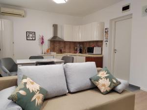 a living room with a couch and a kitchen at Mare et Silva Apartment Dubrovnik in Dubrovnik