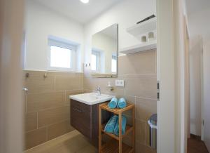 a bathroom with a sink and a mirror at Murg im Schwarzwaldhäusle in Freudenstadt