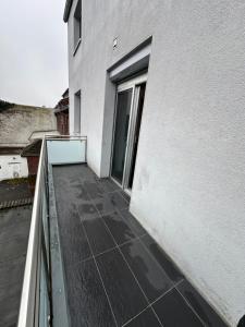 a balcony of a white building with a window at Case Five Aparthotel mit Parkplatz in Datteln