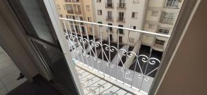 a balcony with a view of a building at Economical Hosting Downtown - Hospedagem econômica no centro de Campinas in Campinas