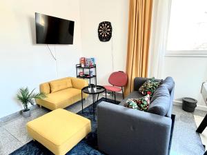 Μια τηλεόραση ή/και κέντρο ψυχαγωγίας στο LTA Apartment München Süd No1 Fun & Games
