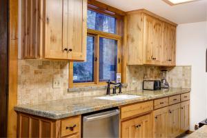 Dapur atau dapur kecil di Big Pine Lodge