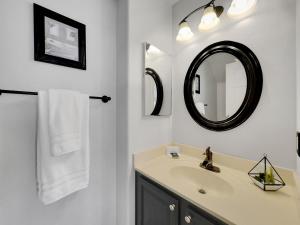 a bathroom with a sink and a mirror at La Pryor Gilbert in Gilbert +41 photos