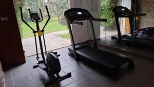 Das Fitnesscenter und/oder die Fitnesseinrichtungen in der Unterkunft Quinta Vale do Homem