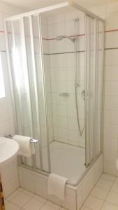 Kylpyhuone majoituspaikassa Hotel Pfaubräu