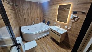 Koupelna v ubytování 1 Private Bedroom Villa River View&Jacuzzi