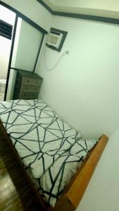 ゼネラル・ルナにあるChana IAOのベッドルーム1室(ベッド1台、白黒の掛け布団付)