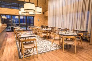 GHL Hotel Bogota Occidente餐厅或其他用餐的地方