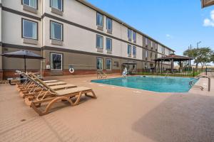 Bazén v ubytování Motel 6-Rosenberg, TX nebo v jeho okolí