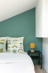 a bedroom with a white bed and a blue wall at L'Odéon - Hypercentre - Gare SNCF in Nantes