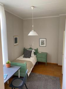 Postel nebo postele na pokoji v ubytování Room in a unique house
