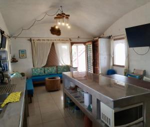 a kitchen and living room with a couch and a table at Casa Brisamar in Caleta Grau