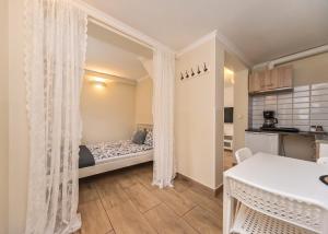 Łóżko lub łóżka w pokoju w obiekcie Willa Aleksandra - Apartamenty
