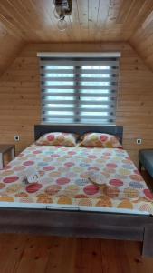 a large bed in a room with a window at Brvnare Libero TARA in Sekulić 