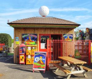 Herní místnost nebo prostor pro děti v ubytování Golden Palm Resort - The Pearl - Coastal Caravan Breaks