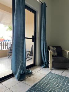 Ruang duduk di Seaview Apartel