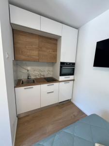 Kuchyň nebo kuchyňský kout v ubytování Green oasis for Two, 30 meters from sea + 4 fotografie