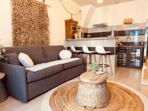 a living room with a couch and a table at La Lavandière, centre historique, fibre, ESS, rez-de-chaussée, BedinShop in Romans-sur-Isère