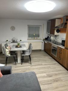 Kuchyň nebo kuchyňský kout v ubytování Souterrain Ferienwohnung Iphofen