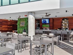 Restaurace v ubytování Downtown by Miami Vacation Rentals