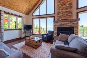 a living room with a couch and a fireplace at La Grande Ourse de Charlevoix in Petite-Rivière-Saint-François