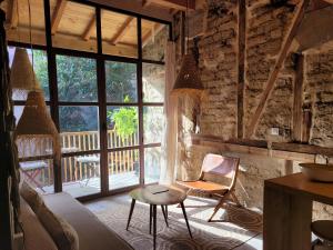 Χώρος καθιστικού στο Casita acceso piscina y jardín La Nueva Candeleda