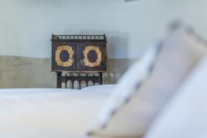 a wooden clock with the number on it at Casa Rural Castillo de Cáceres in Cáceres +37 photos