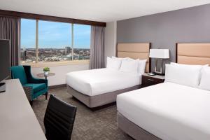 Hyatt Regency Boston/Cambridge客房内的一张或多张床位