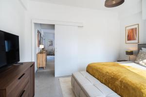 Ένα ή περισσότερα κρεβάτια σε δωμάτιο στο Elegant City Central Suite +3 φωτογραφίες