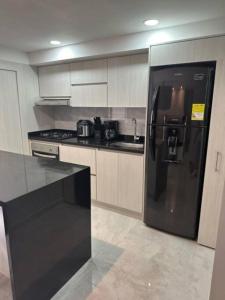 Kuchyň nebo kuchyňský kout v ubytování Moderno Apartamento Primer Piso Cerca de Pereira