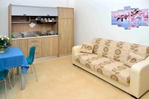 a living room with a couch and a table at Spazi Preziosi in Torre San Giovanni Ugento