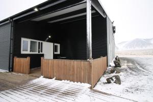 Kuchyň nebo kuchyňský kout v ubytování Lakeside Lodge at Sindrastaðir, Lækjamót
