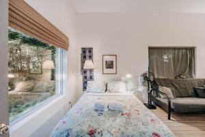 Ένα ή περισσότερα κρεβάτια σε δωμάτιο στο Mt Baker Rim Cabin 19 - Pet Friendly, WIFI, Hot Tub, Sleeps 10