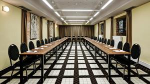 Khu vực hỗ trợ khách đi công tác/phòng hội thảo tại Grandezza Hotel Luxury Palace