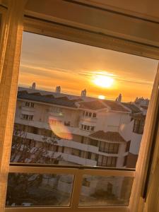 Východ nebo západ slunce při pohledu z apartmánu nebo okolí