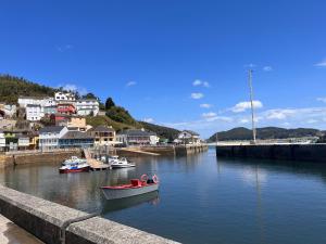 two people in a boat in a body of water at Apartamento Pereiro Viveiro in Viveiro